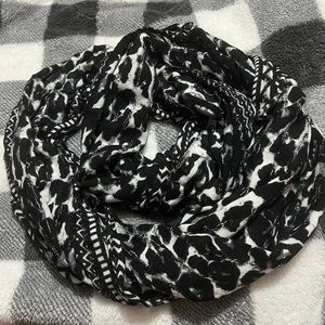 Cute Black and White Infinity Scarf